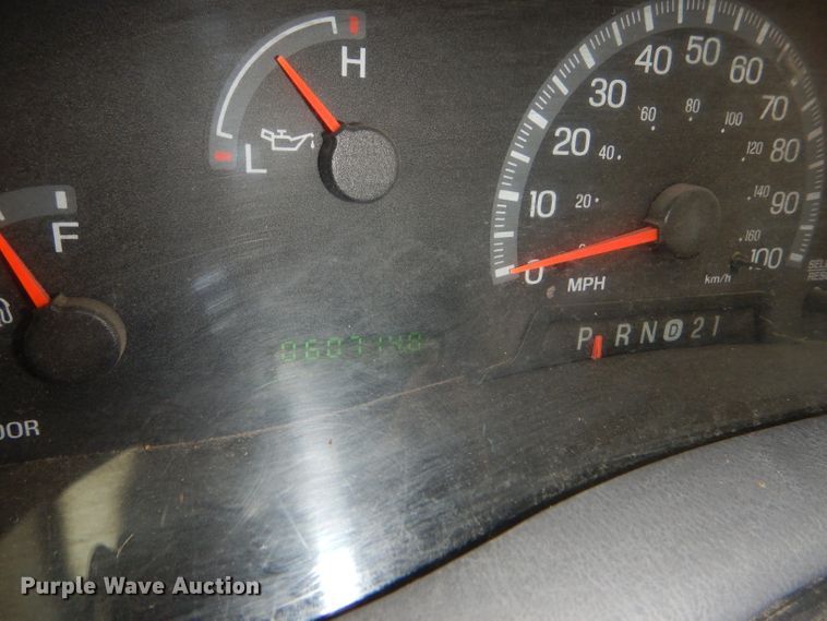 image for item DD4541 2003 Ford F150 XL pickup truck