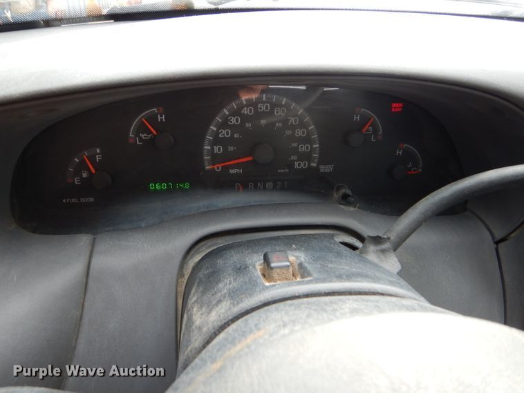 image for item DD4541 2003 Ford F150 XL pickup truck