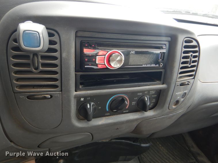 image for item DD4541 2003 Ford F150 XL pickup truck