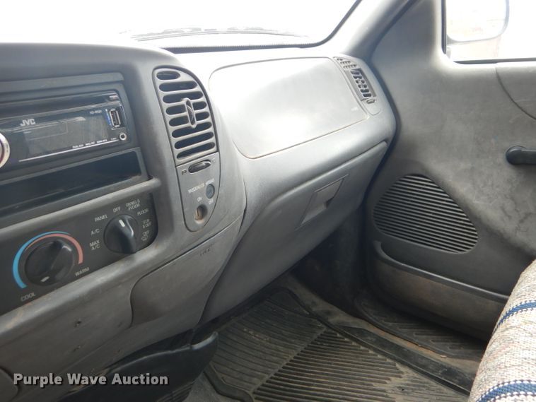 image for item DD4541 2003 Ford F150 XL pickup truck