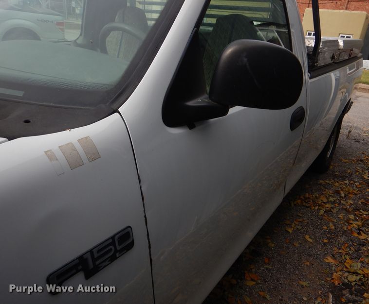 image for item DD4541 2003 Ford F150 XL pickup truck