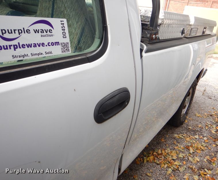 image for item DD4541 2003 Ford F150 XL pickup truck