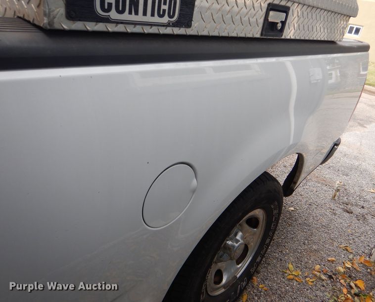 image for item DD4541 2003 Ford F150 XL pickup truck