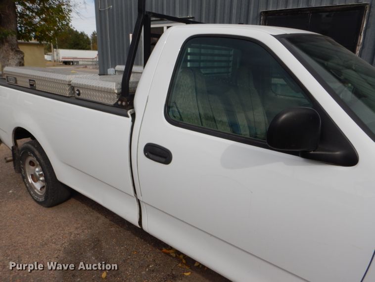image for item DD4541 2003 Ford F150 XL pickup truck