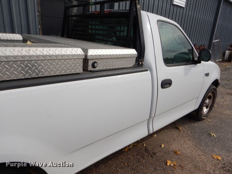 image for item DD4541 2003 Ford F150 XL pickup truck