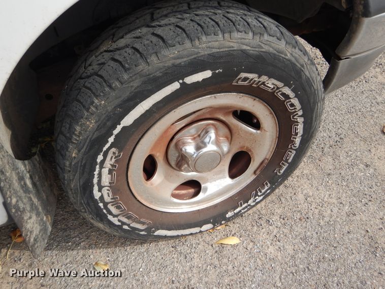 image for item DD4541 2003 Ford F150 XL pickup truck