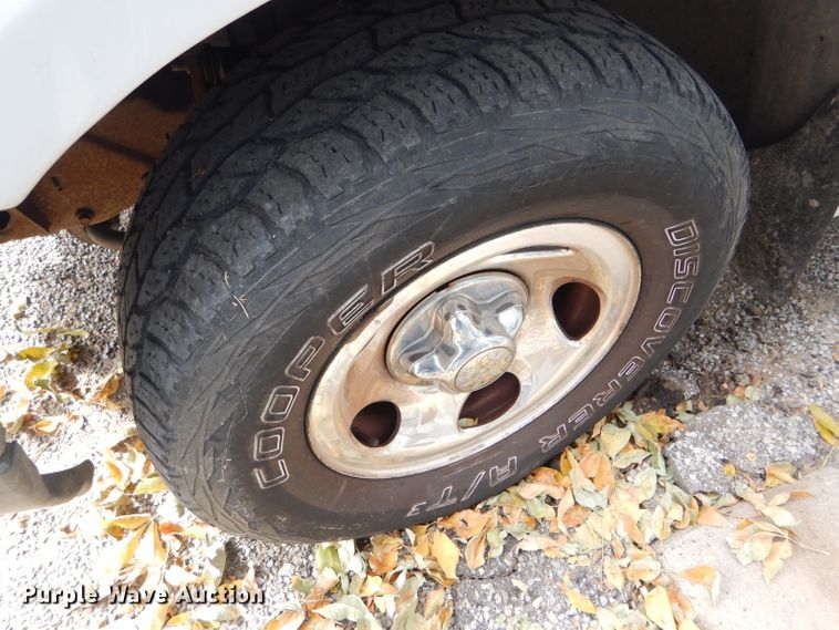 image for item DD4541 2003 Ford F150 XL pickup truck