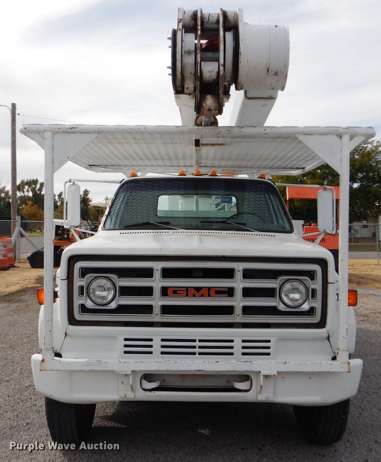 image for item DD4542 1987 GMC 7000 bucket truck