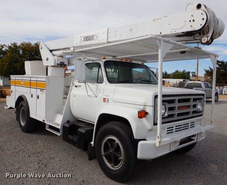image for item DD4542 1987 GMC 7000 bucket truck