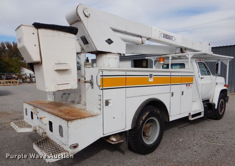 image for item DD4542 1987 GMC 7000 bucket truck