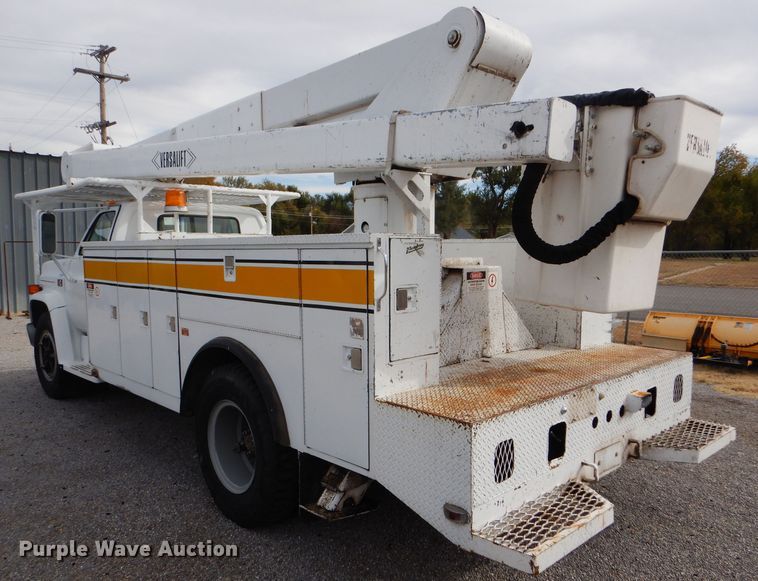 image for item DD4542 1987 GMC 7000 bucket truck