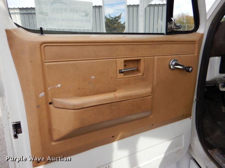 image for item DD4542 1987 GMC 7000 bucket truck