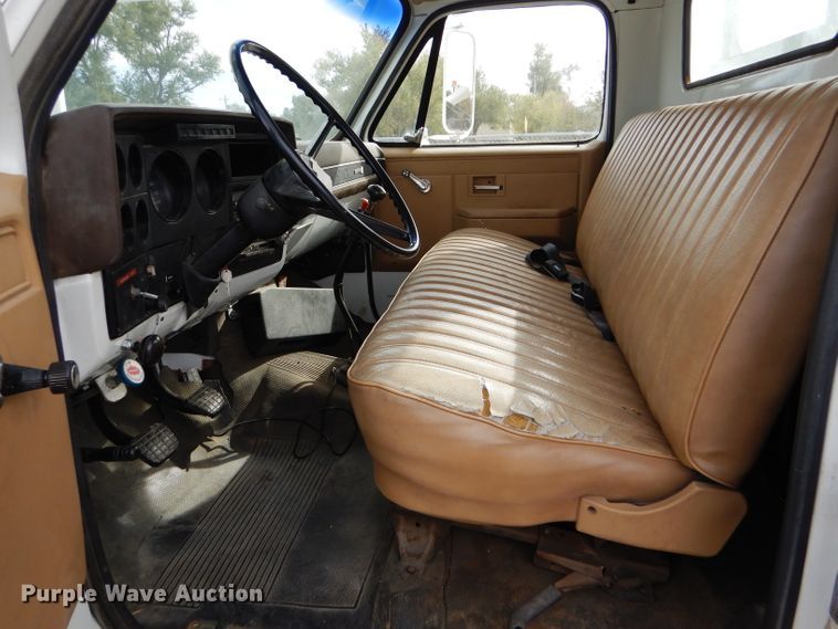 image for item DD4542 1987 GMC 7000 bucket truck