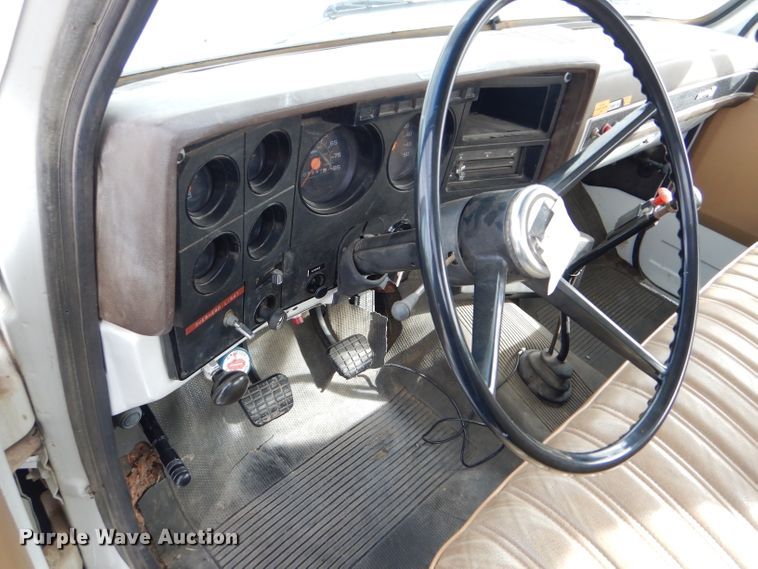 image for item DD4542 1987 GMC 7000 bucket truck