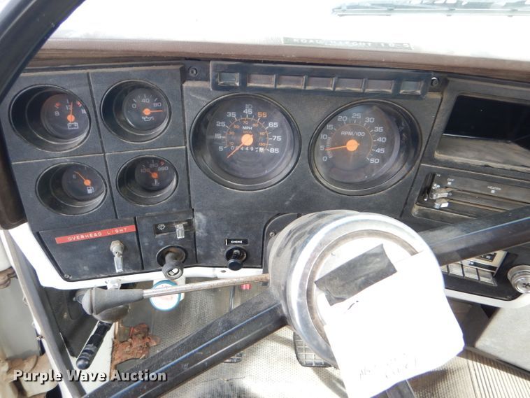 image for item DD4542 1987 GMC 7000 bucket truck