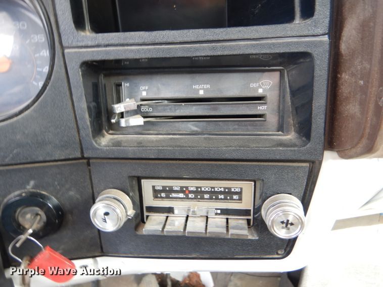 image for item DD4542 1987 GMC 7000 bucket truck