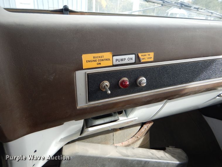 image for item DD4542 1987 GMC 7000 bucket truck