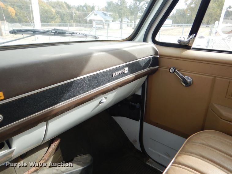 image for item DD4542 1987 GMC 7000 bucket truck