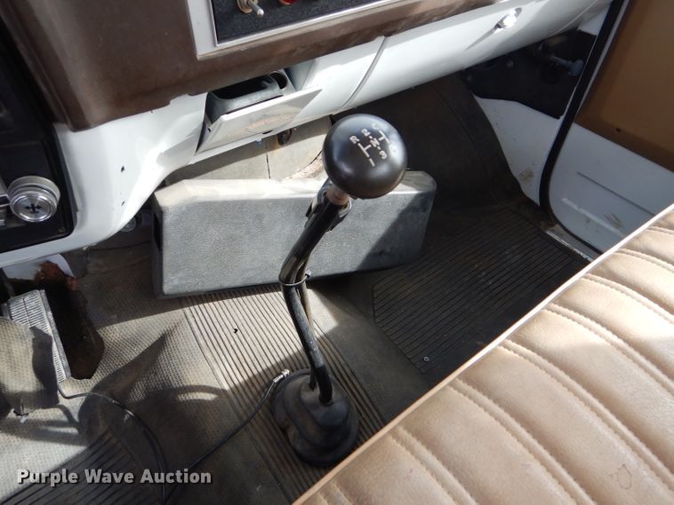 image for item DD4542 1987 GMC 7000 bucket truck