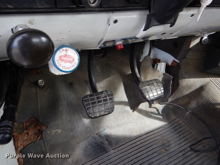 image for item DD4542 1987 GMC 7000 bucket truck