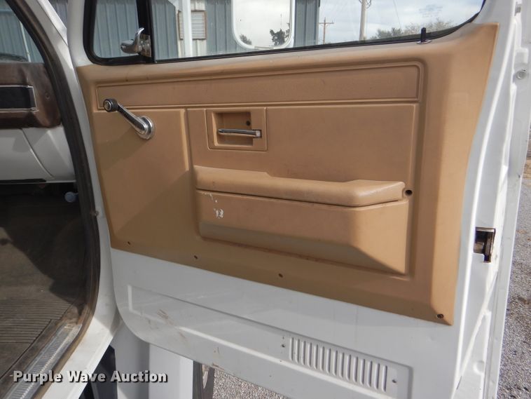 image for item DD4542 1987 GMC 7000 bucket truck