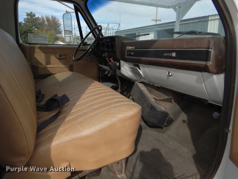 image for item DD4542 1987 GMC 7000 bucket truck