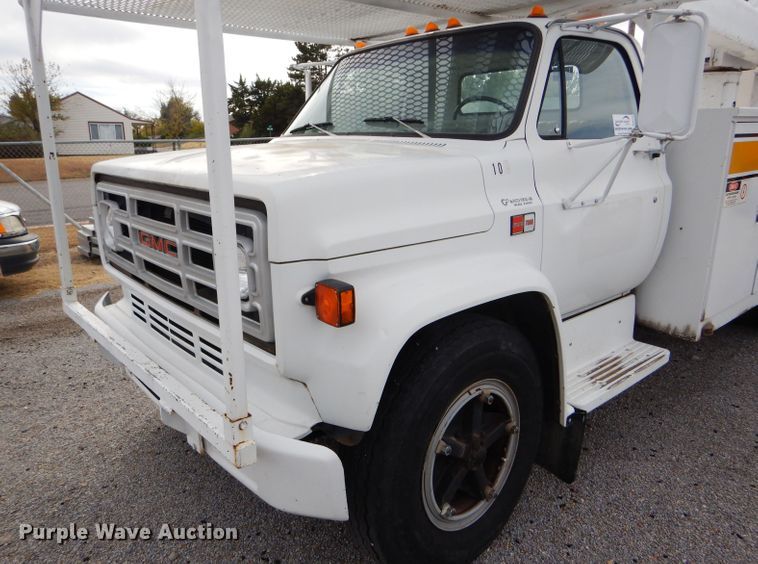 image for item DD4542 1987 GMC 7000 bucket truck
