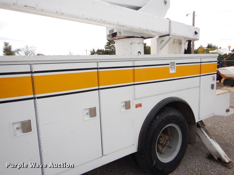 image for item DD4542 1987 GMC 7000 bucket truck