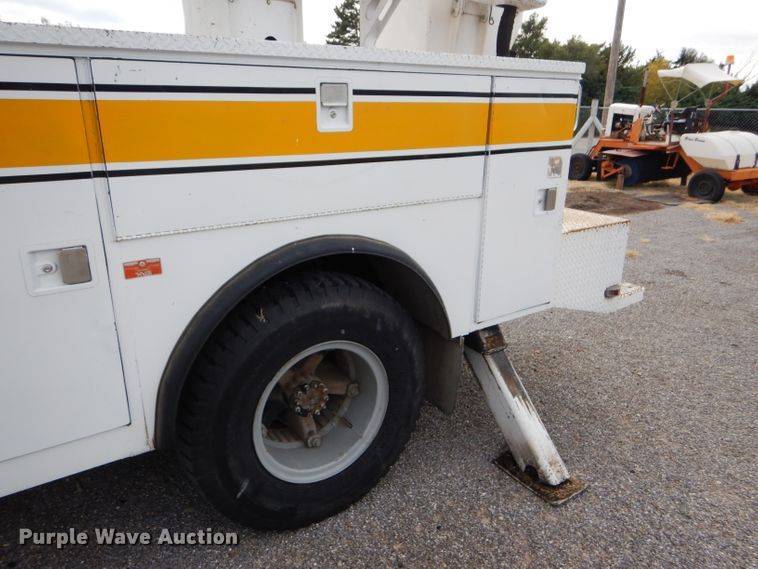 image for item DD4542 1987 GMC 7000 bucket truck