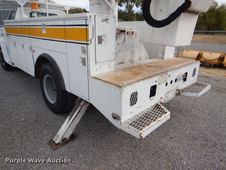 image for item DD4542 1987 GMC 7000 bucket truck