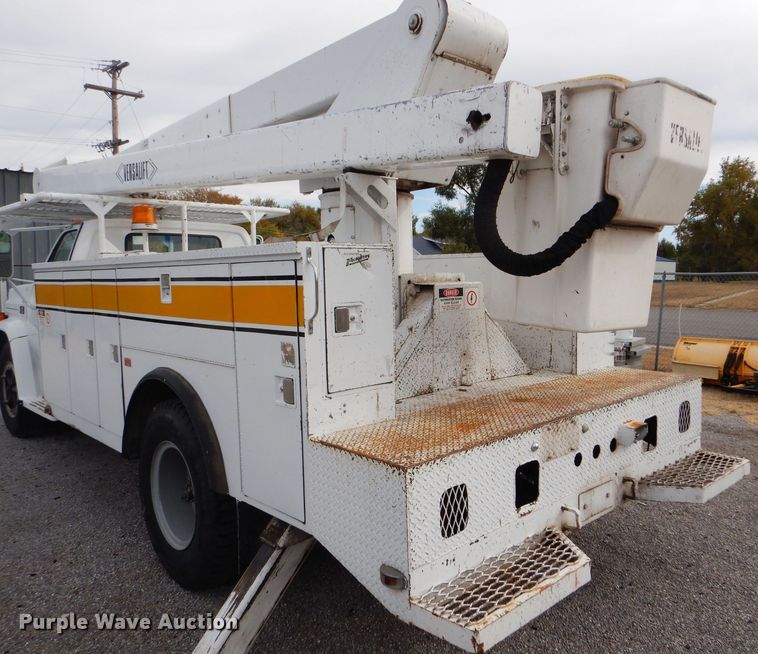 image for item DD4542 1987 GMC 7000 bucket truck