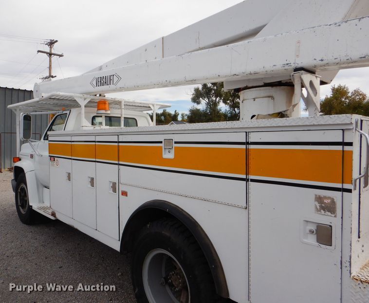 image for item DD4542 1987 GMC 7000 bucket truck