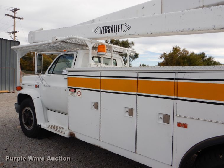 image for item DD4542 1987 GMC 7000 bucket truck