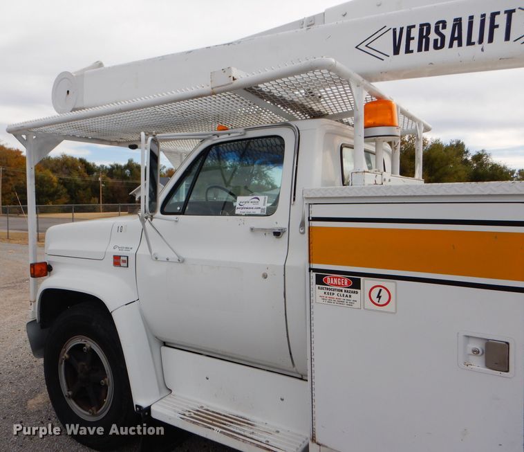 image for item DD4542 1987 GMC 7000 bucket truck