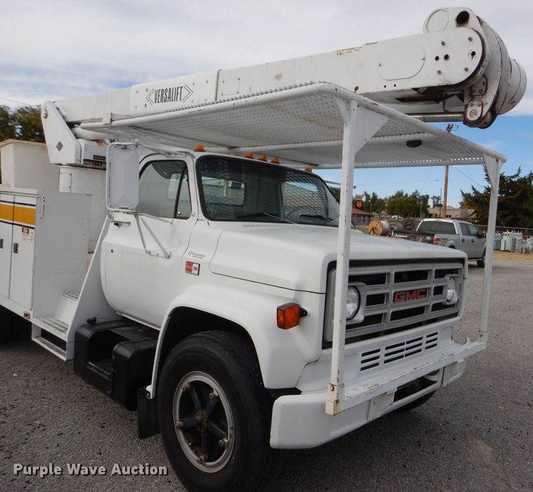 image for item DD4542 1987 GMC 7000 bucket truck
