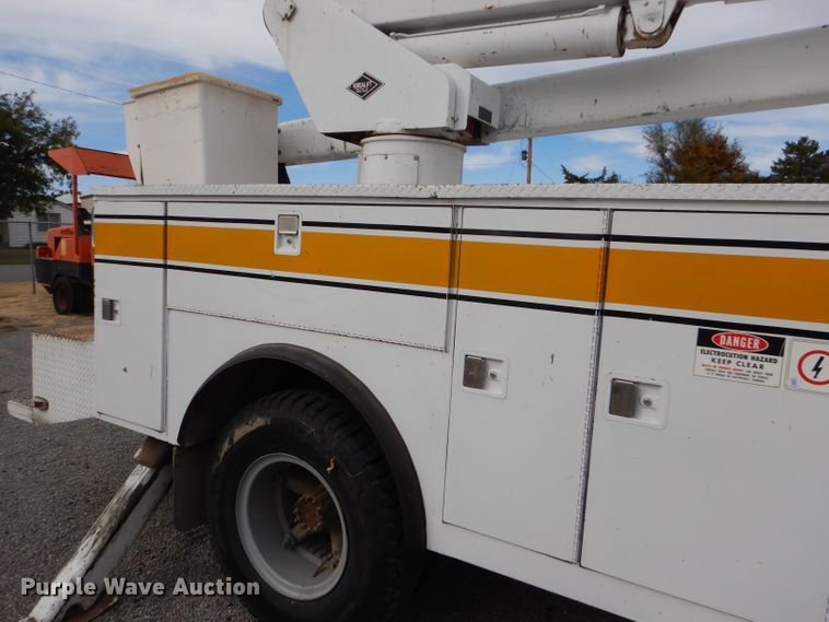 image for item DD4542 1987 GMC 7000 bucket truck