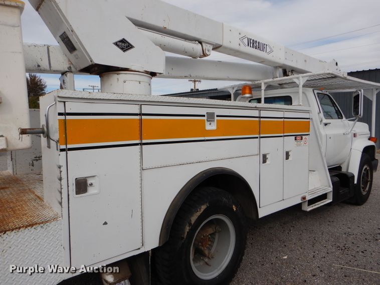 image for item DD4542 1987 GMC 7000 bucket truck