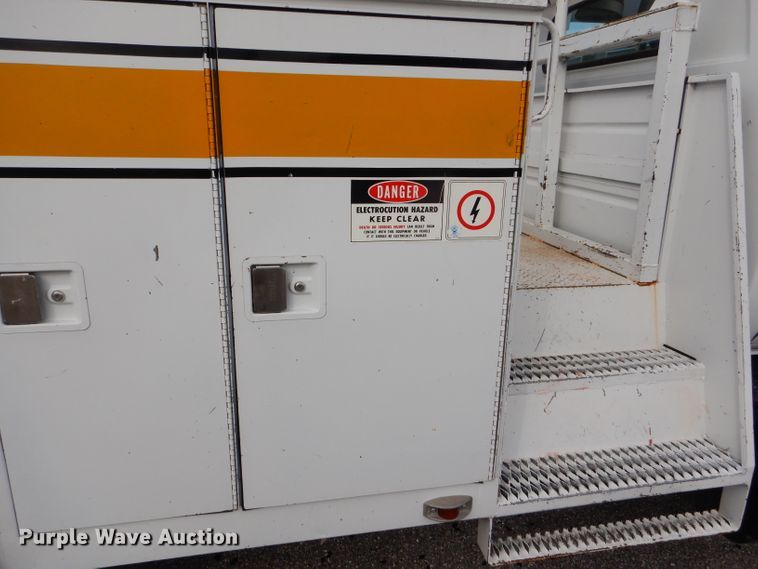 image for item DD4542 1987 GMC 7000 bucket truck