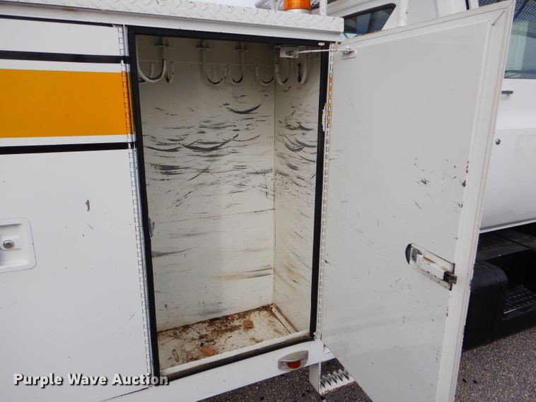 image for item DD4542 1987 GMC 7000 bucket truck