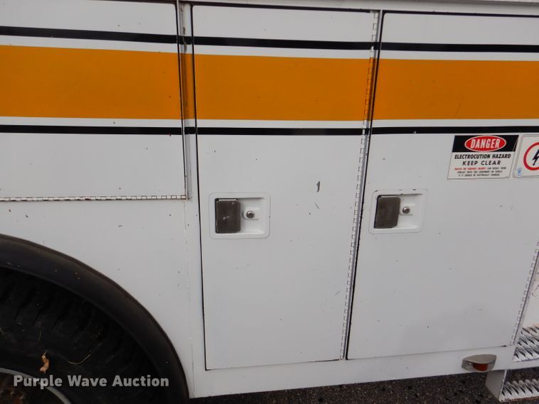 image for item DD4542 1987 GMC 7000 bucket truck