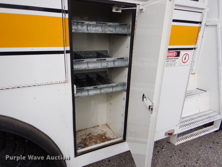 image for item DD4542 1987 GMC 7000 bucket truck