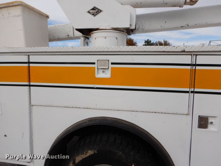 image for item DD4542 1987 GMC 7000 bucket truck