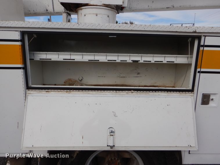 image for item DD4542 1987 GMC 7000 bucket truck