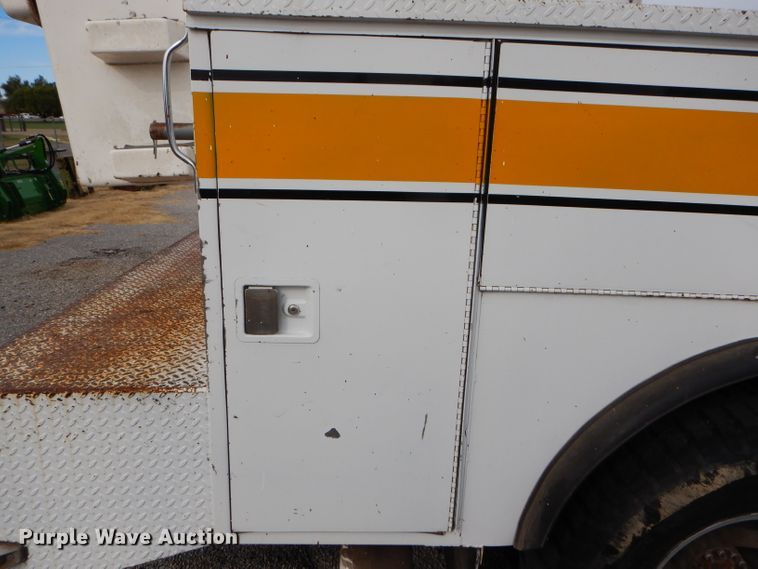 image for item DD4542 1987 GMC 7000 bucket truck