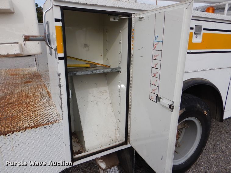 image for item DD4542 1987 GMC 7000 bucket truck