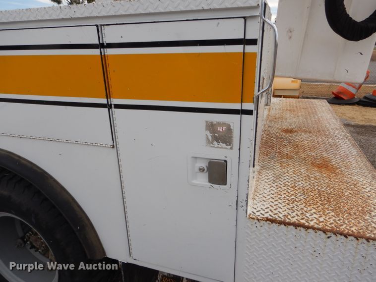 image for item DD4542 1987 GMC 7000 bucket truck