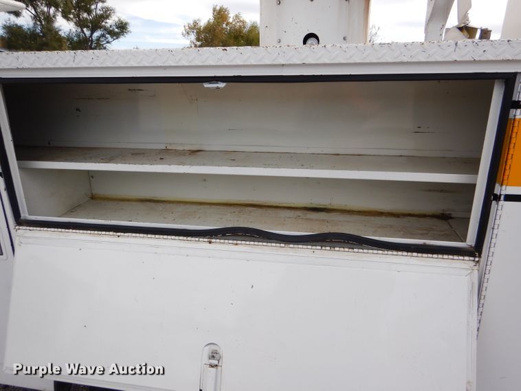 image for item DD4542 1987 GMC 7000 bucket truck