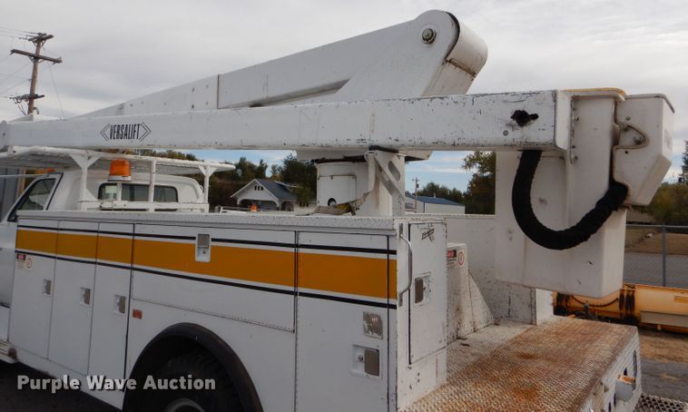 image for item DD4542 1987 GMC 7000 bucket truck