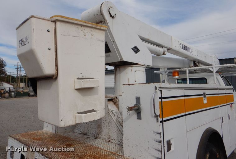 image for item DD4542 1987 GMC 7000 bucket truck