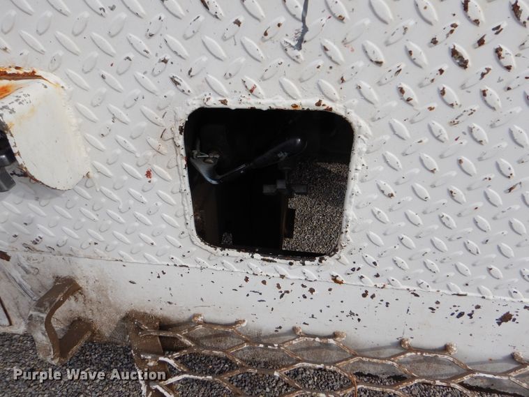 image for item DD4542 1987 GMC 7000 bucket truck